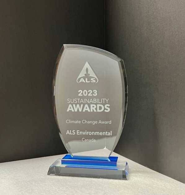 The ALS Environmental Canada team wins the 2023 Climate Change Award.